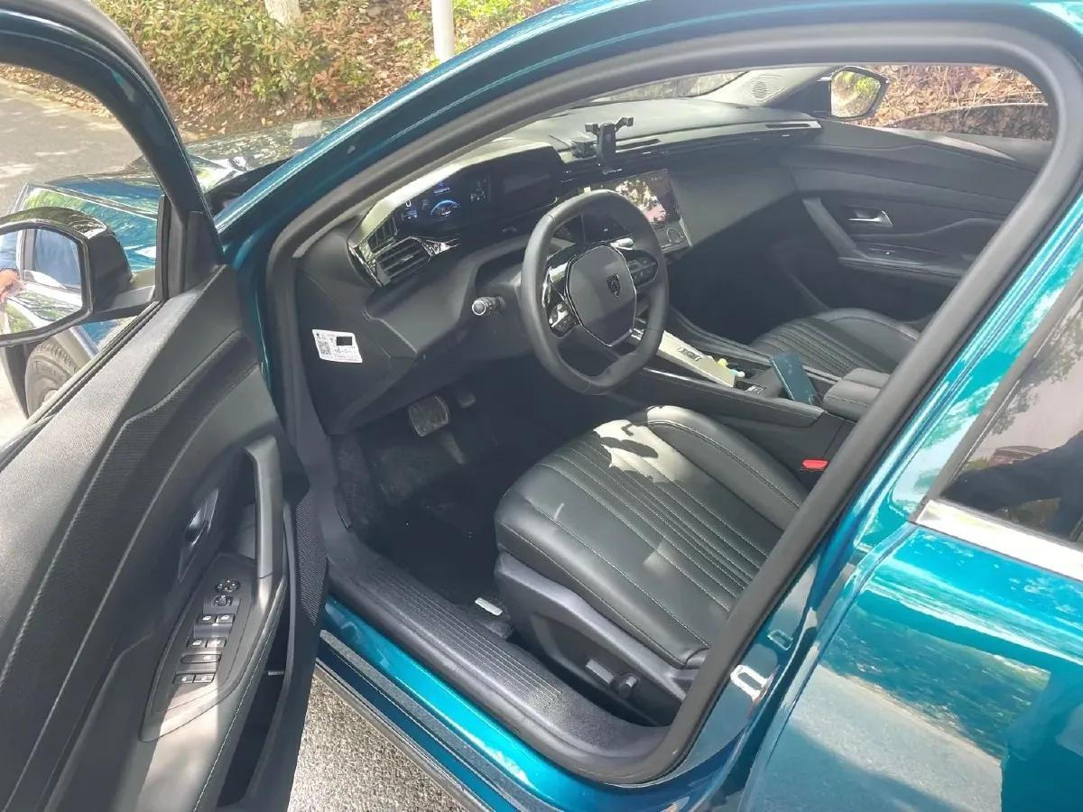 2023 Peugeot 408X 1.6T 175HP L4 8AT,autocango,china used car exporter,china ev exporter,chinese used car exporter,chinese used ev exporter