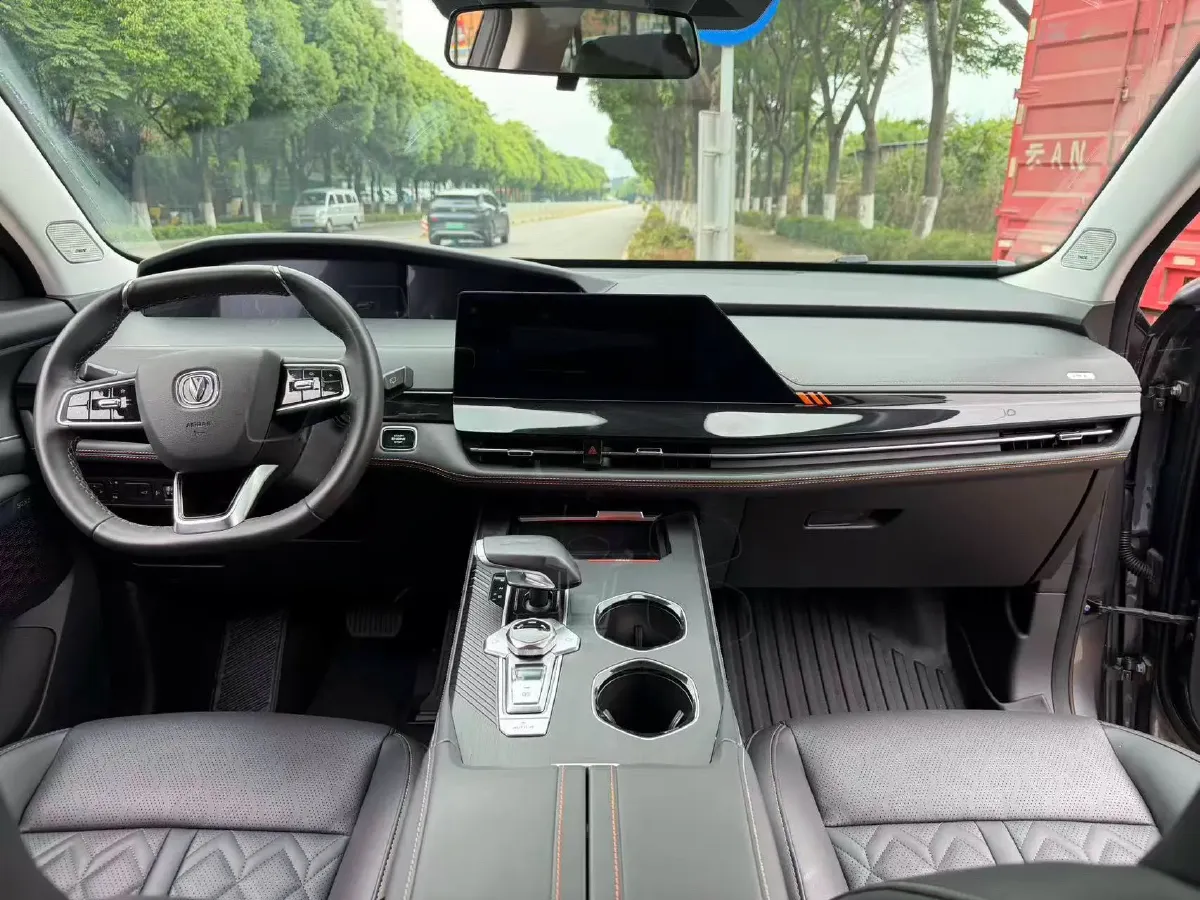 2021 ChangAn UNI-K 2.0T 233HP L4 8AT,autocango,china used car exporter,china ev exporter,chinese used car exporter,chinese used ev exporter