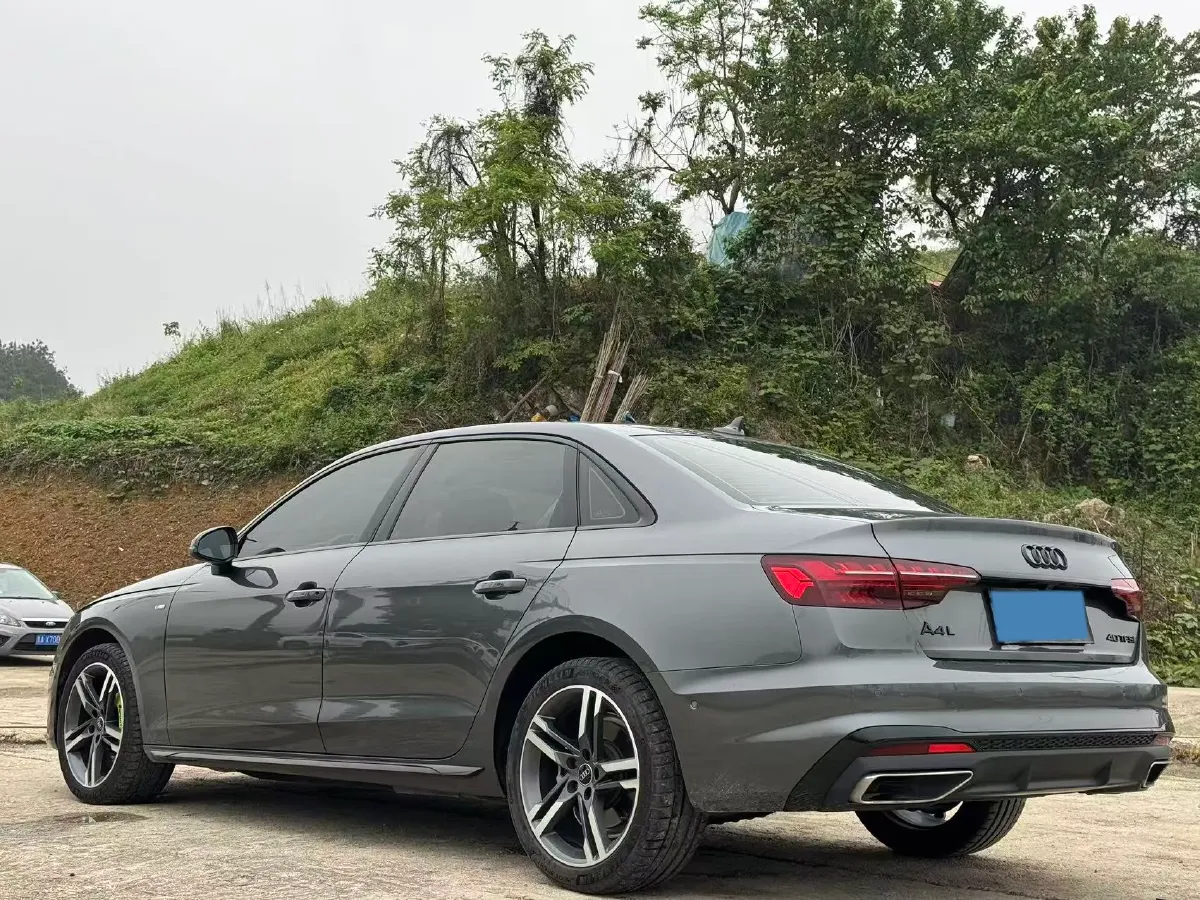 2022 Audi A4L 2.0T 190HP L4 7DCT,autocango,china used car exporter,china ev exporter,chinese used car exporter,chinese used ev exporter