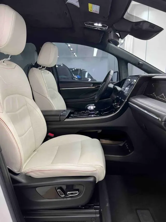 2023 GAC Trumpchi M8 2.0T 190HP L4 E-CVT Hybrid,autocango,china used car exporter,china ev exporter,chinese used car exporter,chinese used ev exporter