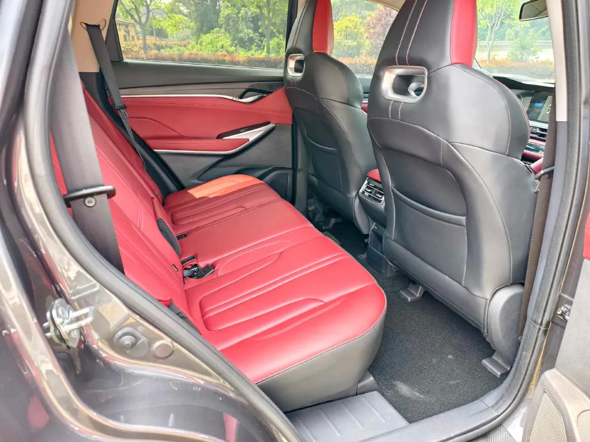 2021 ChangAn CS75 Plus 2.0T 233HP L4 8AT,autocango,china used car exporter,china ev exporter,chinese used car exporter,chinese used ev exporter