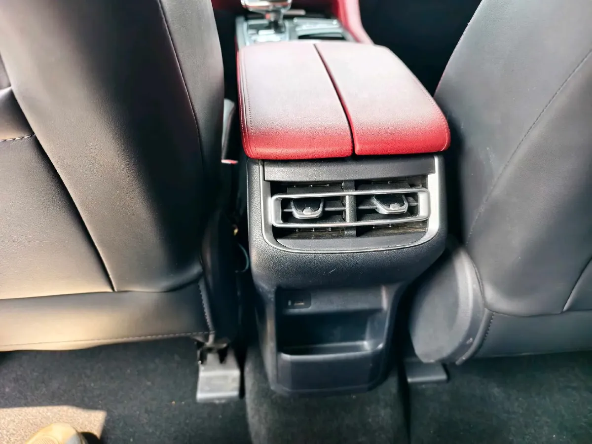 2021 ChangAn CS75 Plus 2.0T 233HP L4 8AT,autocango,china used car exporter,china ev exporter,chinese used car exporter,chinese used ev exporter