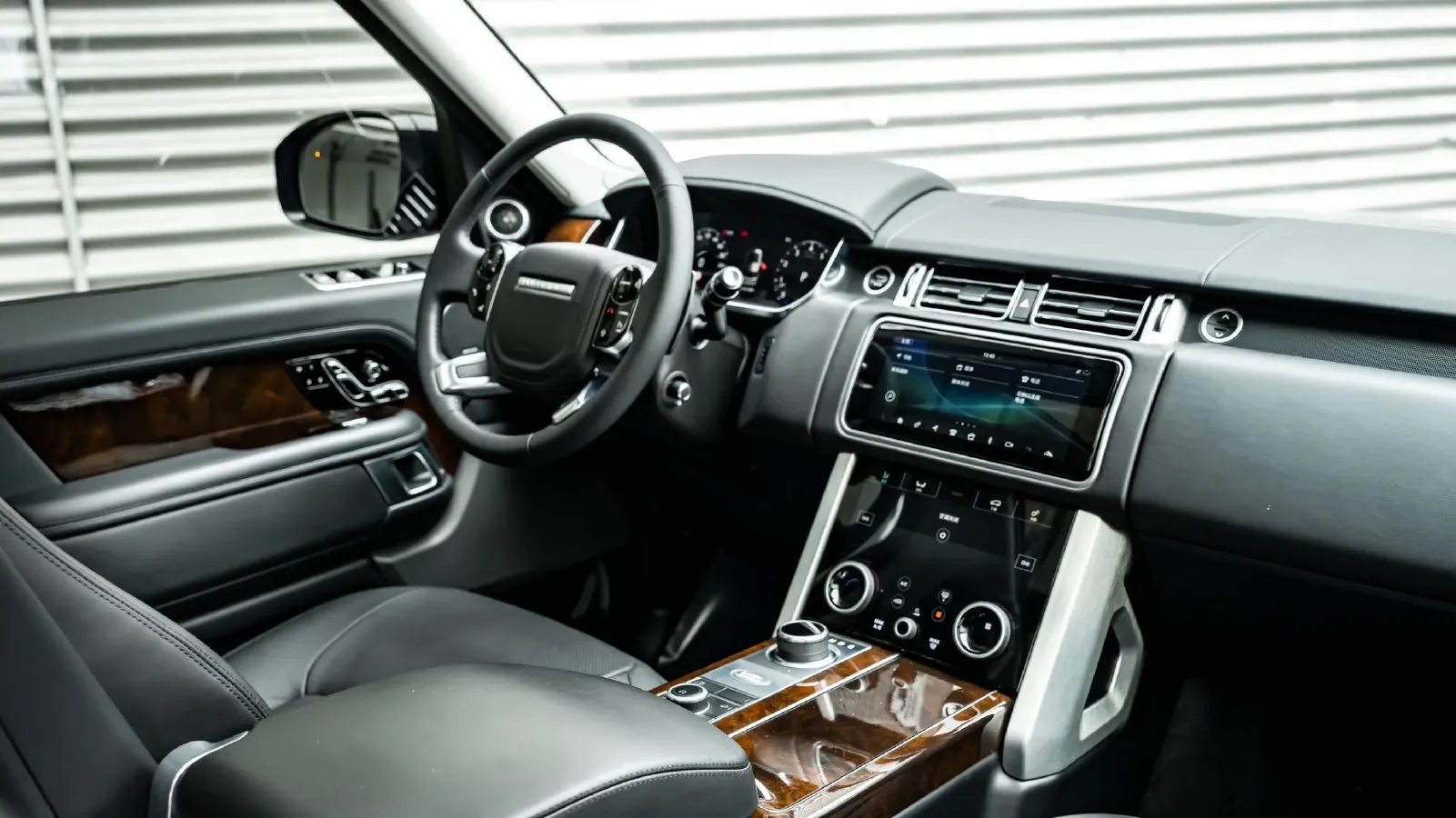 2021 Land Rover Range Rover 3.0T 400HP L6 8AT,autocango,china used car exporter,china ev exporter,chinese used car exporter,chinese used ev exporter