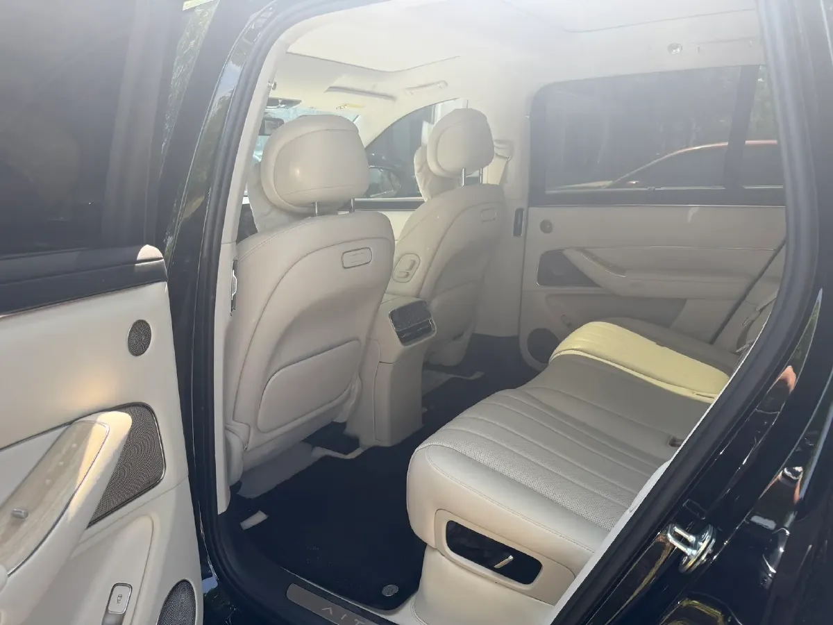 2025 AITO AITO M8 REEV 160HP REEV 53.4KWH,autocango,china used car exporter,china ev exporter,chinese used car exporter,chinese used ev exporter