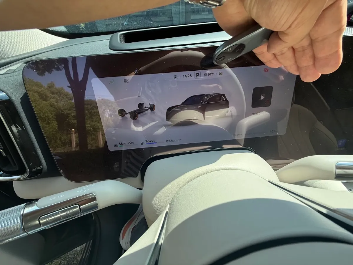 2025 AITO AITO M8 REEV 160HP REEV 53.4KWH,autocango,china used car exporter,china ev exporter,chinese used car exporter,chinese used ev exporter