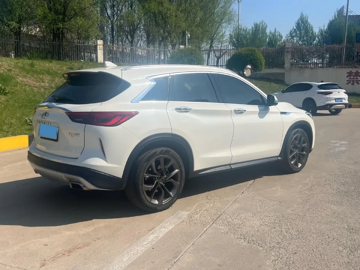 2020 Infiniti QX50 2.0T 261HP L4 CVT,autocango,china used car exporter,china ev exporter,chinese used car exporter,chinese used ev exporter
