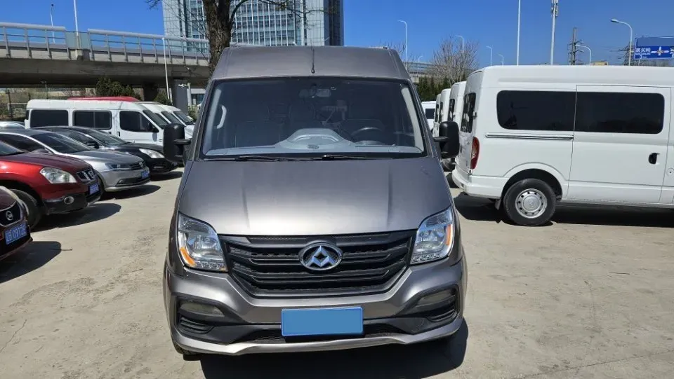 2013 MAXUS XinTu V80 2.5T 136HP L4 5MT,autocango,china used car exporter,china ev exporter,chinese used car exporter,chinese used ev exporter