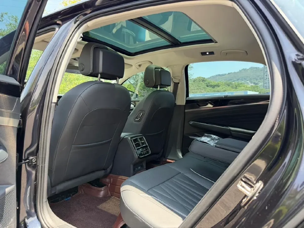 2022 Xpeng P7 BEV 60.2KWH,autocango,china used car exporter,china ev exporter,chinese used car exporter,chinese used ev exporter