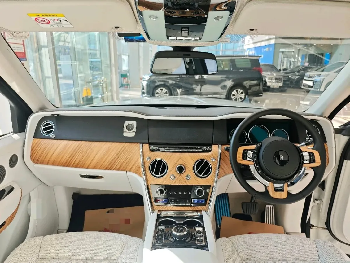 2018 Rolls-Royce Cullinan 6.7T 571HP V12 8AT,autocango,china used car exporter,china ev exporter,chinese used car exporter,chinese used ev exporter