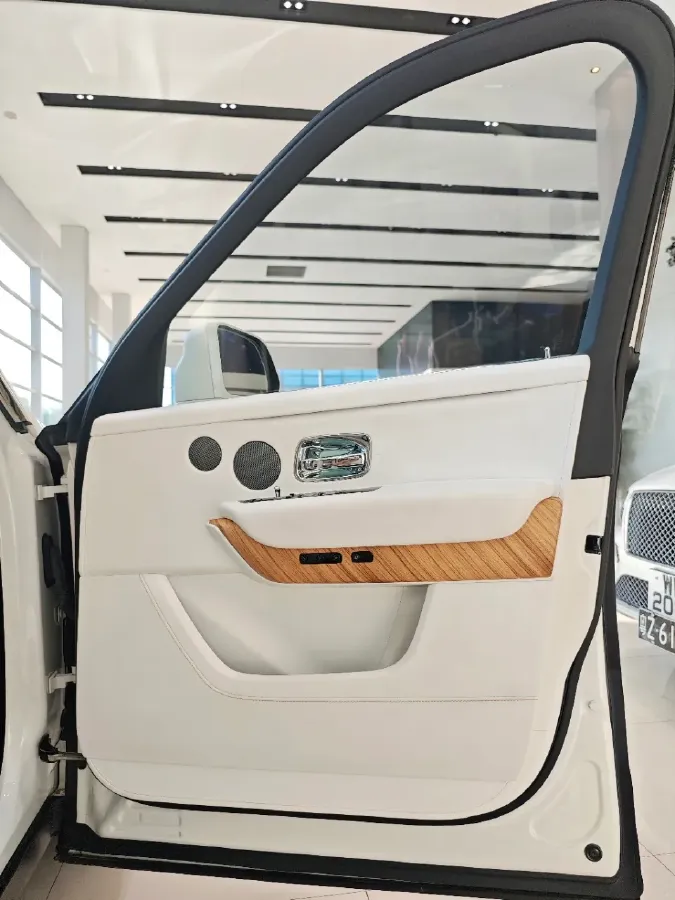 2018 Rolls-Royce Cullinan 6.7T 571HP V12 8AT,autocango,china used car exporter,china ev exporter,chinese used car exporter,chinese used ev exporter