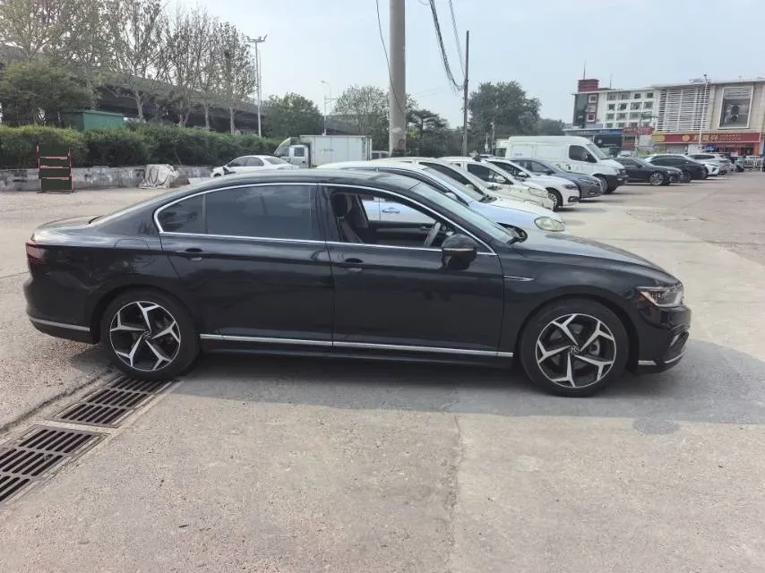 2023 Volkswagen Magotan 2.0T 186HP L4 7DCT,autocango,china used car exporter,china ev exporter,chinese used car exporter,chinese used ev exporter