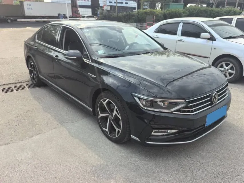 2023 Volkswagen Magotan 2.0T 186HP L4 7DCT,autocango,china used car exporter,china ev exporter,chinese used car exporter,chinese used ev exporter