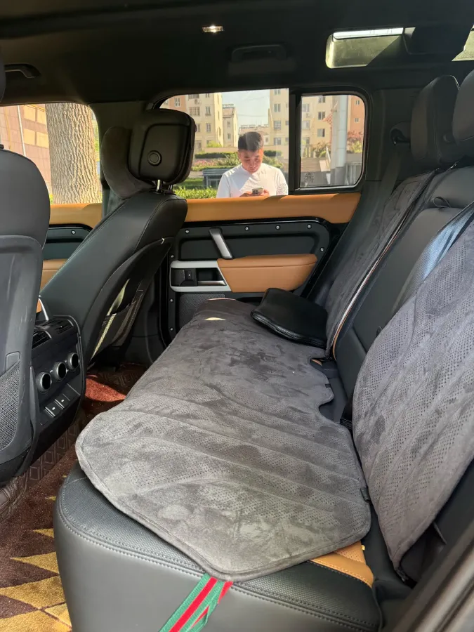 2024 Land Rover Defender 3.0T 400HP L6 8AT,autocango,china used car exporter,china ev exporter,chinese used car exporter,chinese used ev exporter