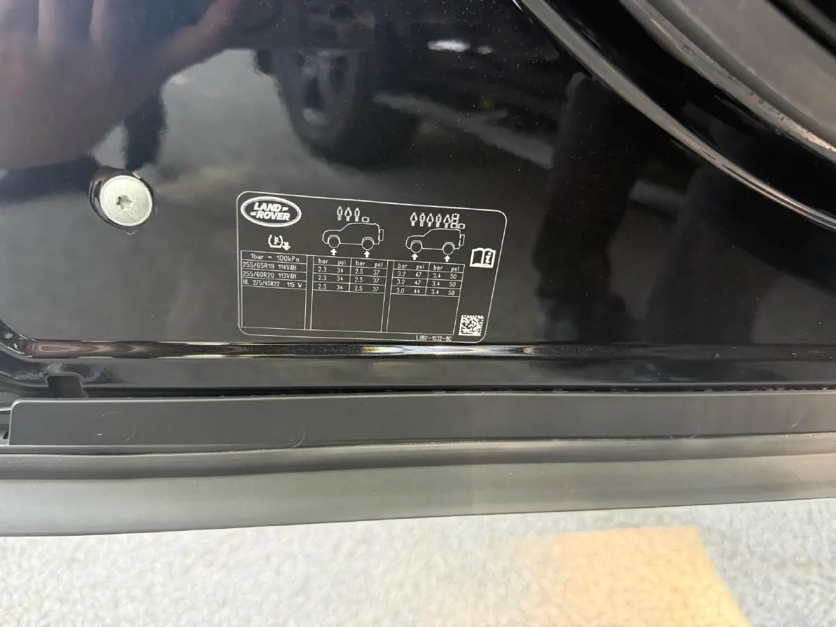 2024 Land Rover Defender 3.0T 400HP L6 8AT,autocango,china used car exporter,china ev exporter,chinese used car exporter,chinese used ev exporter