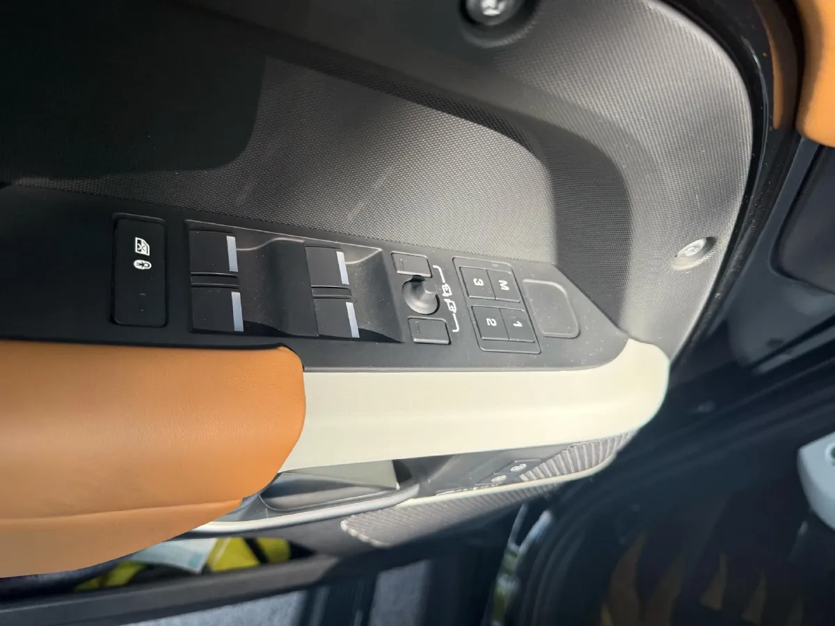 2024 Land Rover Defender 3.0T 400HP L6 8AT,autocango,china used car exporter,china ev exporter,chinese used car exporter,chinese used ev exporter