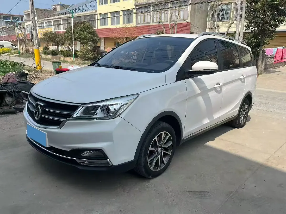 2019 BaoJun 730 1.5T 147HP L4 6MT,autocango,china used car exporter,china ev exporter,chinese used car exporter,chinese used ev exporter