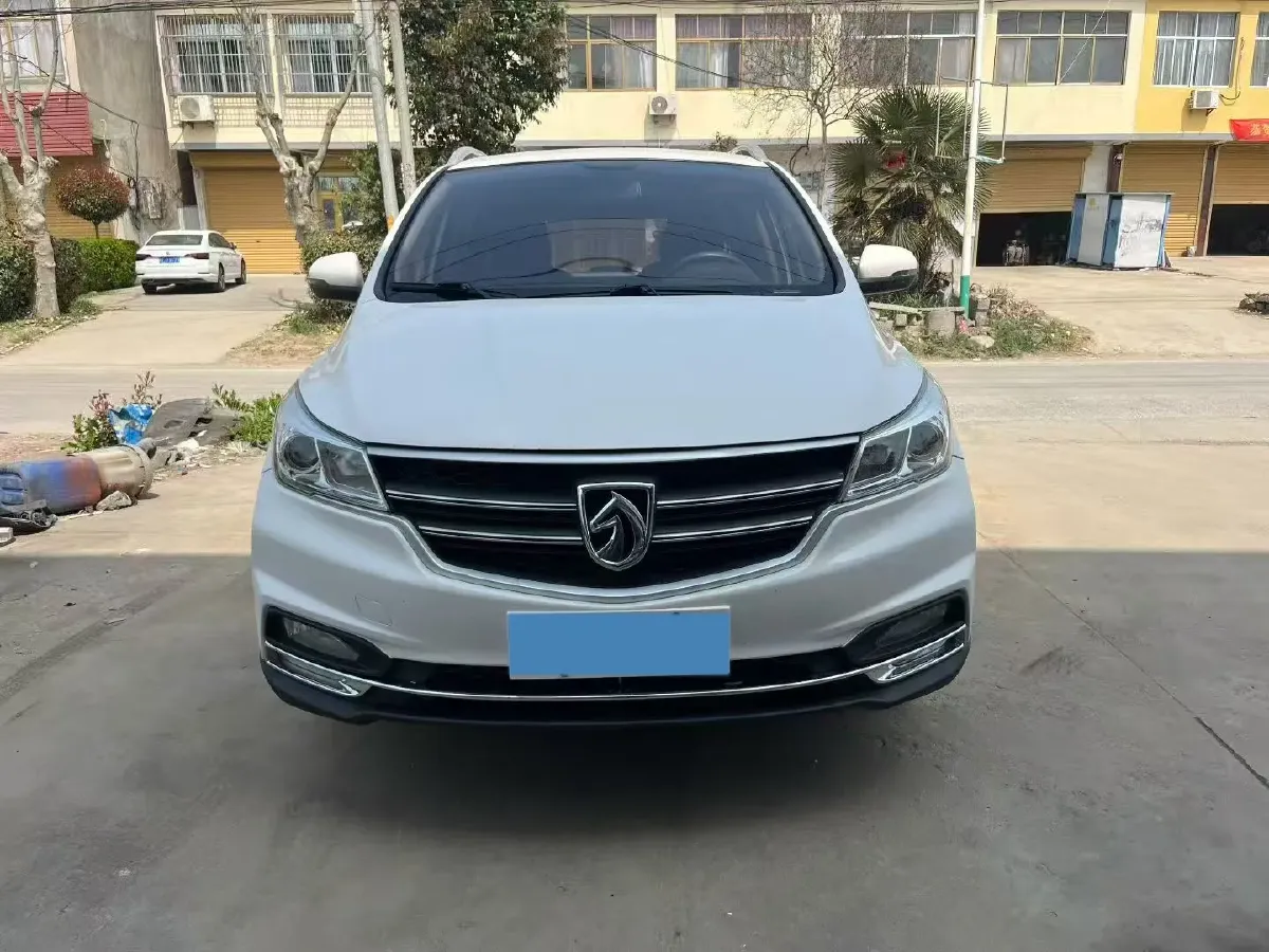 2019 BaoJun 730 1.5T 147HP L4 6MT,autocango,china used car exporter,china ev exporter,chinese used car exporter,chinese used ev exporter