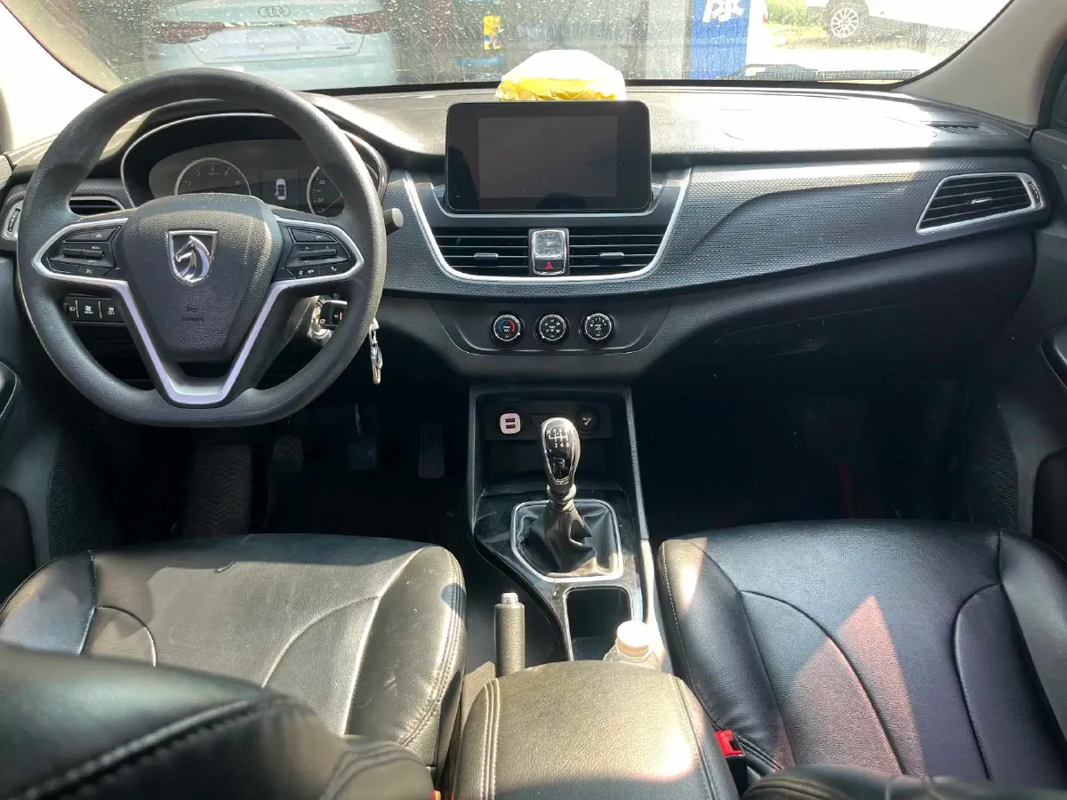 2019 BaoJun 730 1.5T 147HP L4 6MT,autocango,china used car exporter,china ev exporter,chinese used car exporter,chinese used ev exporter