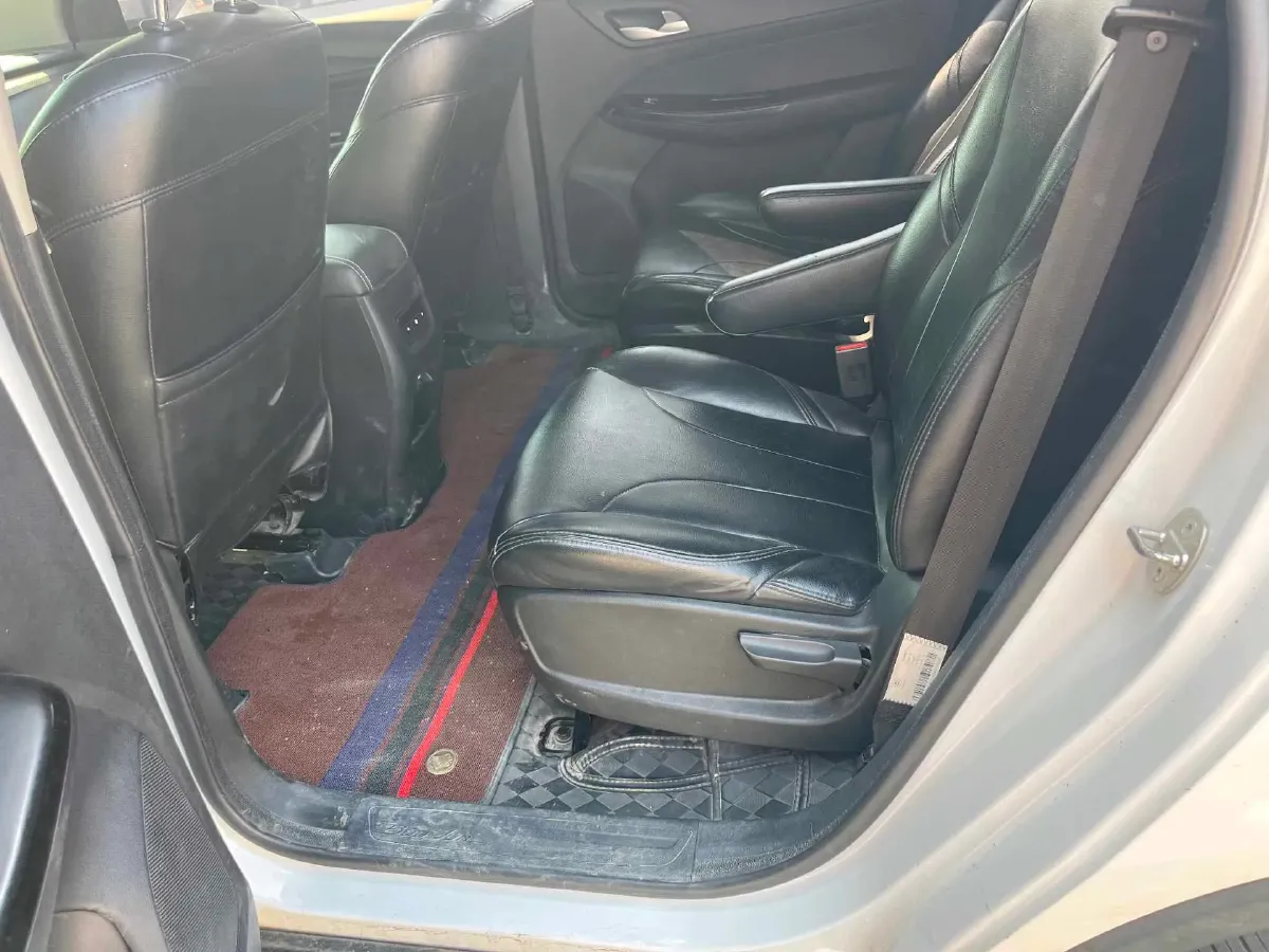 2019 BaoJun 730 1.5T 147HP L4 6MT,autocango,china used car exporter,china ev exporter,chinese used car exporter,chinese used ev exporter