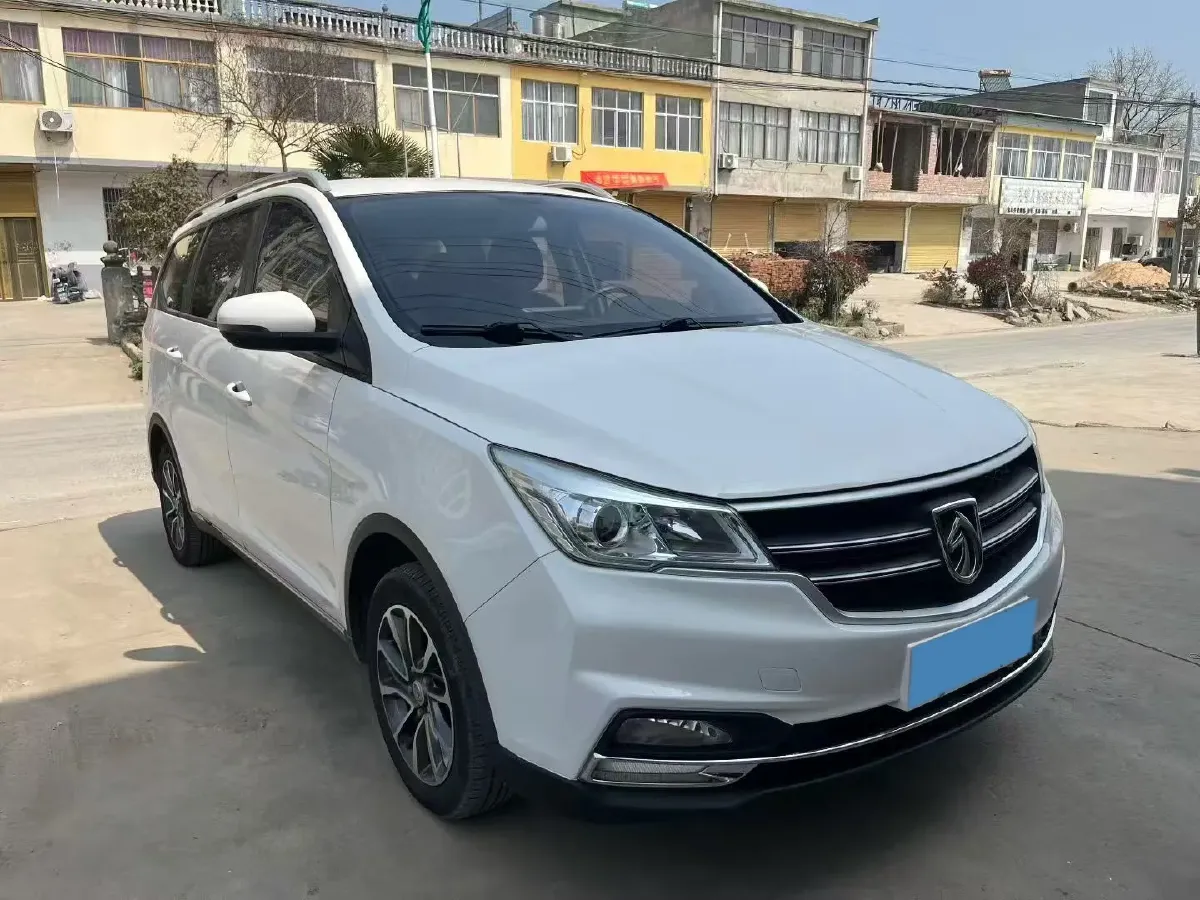 2019 BaoJun 730 1.5T 147HP L4 6MT,autocango,china used car exporter,china ev exporter,chinese used car exporter,chinese used ev exporter