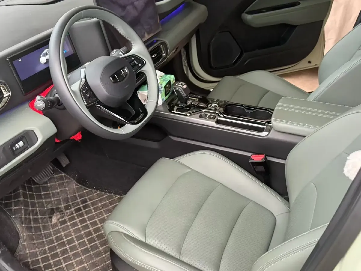 2025 Geely Cowboy 1.5T 181HP L4 7DCT,autocango,china used car exporter,china ev exporter,chinese used car exporter,chinese used ev exporter