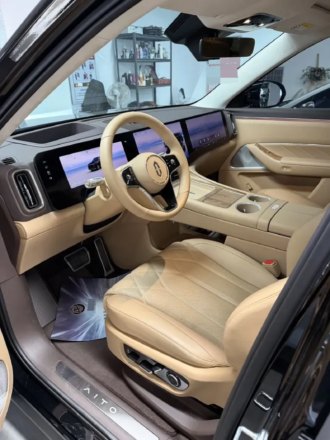 2025 AITO AITO M8 REEV 160HP REEV 53.4KWH,autocango,china used car exporter,china ev exporter,chinese used car exporter,chinese used ev exporter