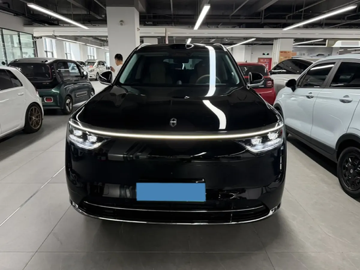 2025 AITO AITO M8 REEV 160HP REEV 53.4KWH,autocango,china used car exporter,china ev exporter,chinese used car exporter,chinese used ev exporter