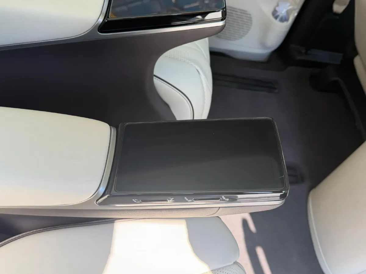 2024 Denza D9 1.5T 139HP L4 E-CVT PHEV 20.39KWH,autocango,china used car exporter,china ev exporter,chinese used car exporter,chinese used ev exporter