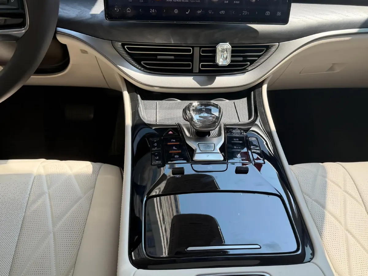 2024 Denza D9 1.5T 139HP L4 E-CVT PHEV 20.39KWH,autocango,china used car exporter,china ev exporter,chinese used car exporter,chinese used ev exporter