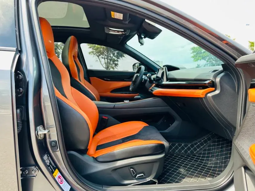 2023 ChangAn UNI-V 2.0T 233HP L4 8AT,autocango,china used car exporter,china ev exporter,chinese used car exporter,chinese used ev exporter