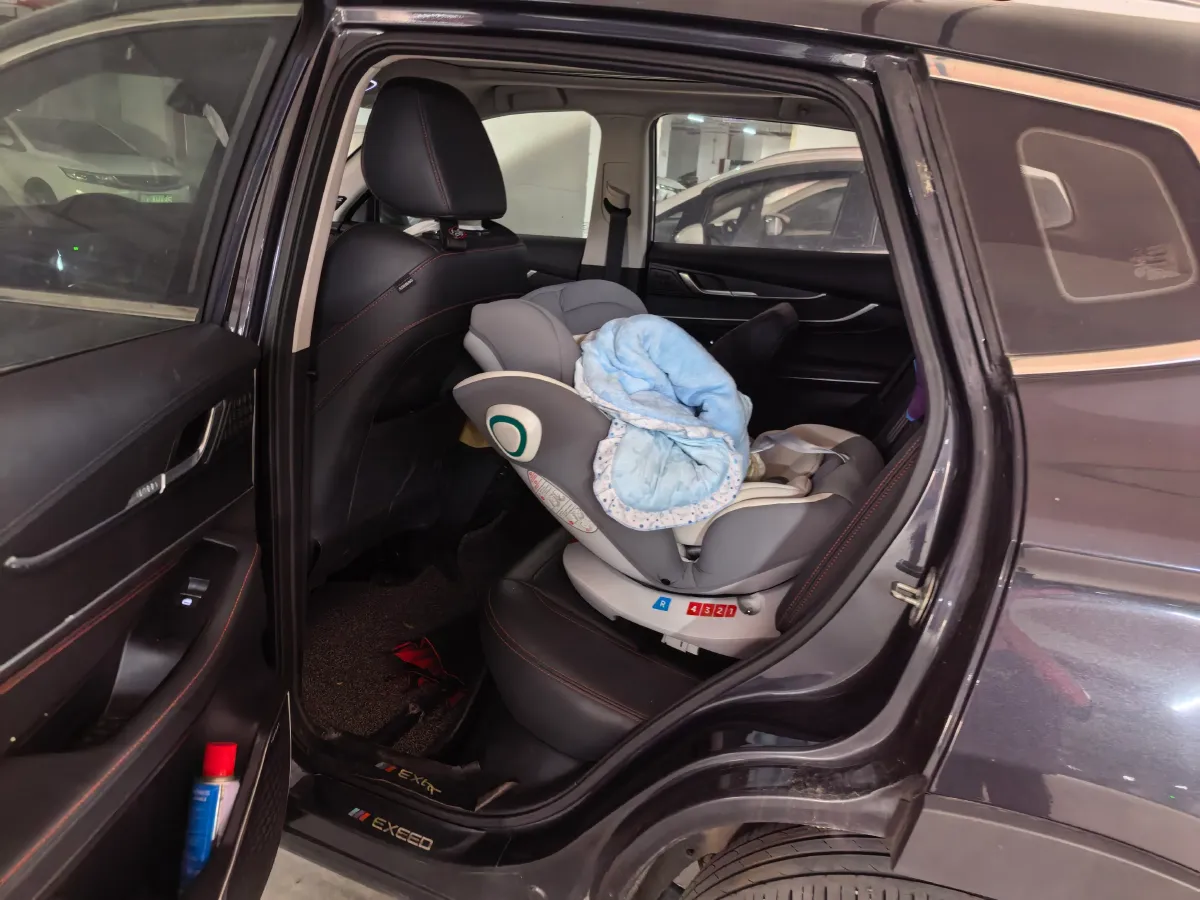 2022 ChangAn Oshan X7 Plus 1.5T 188HP L4 7DCT,autocango,china used car exporter,china ev exporter,chinese used car exporter,chinese used ev exporter