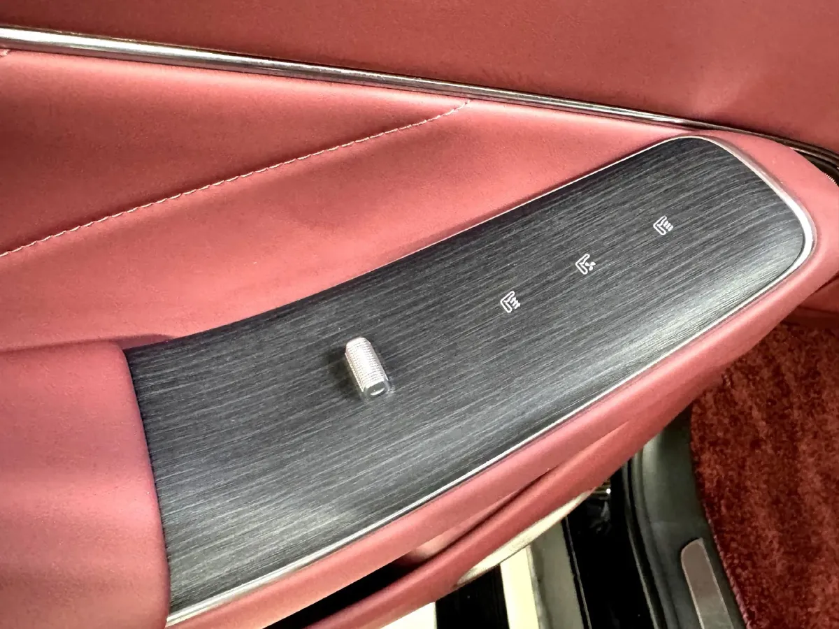 2025 AITO AITO M8 REEV 160HP REEV 53.4KWH,autocango,china used car exporter,china ev exporter,chinese used car exporter,chinese used ev exporter