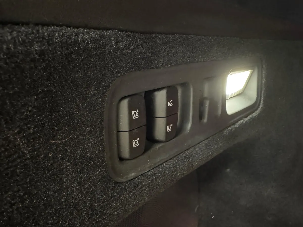 2025 AITO AITO M8 REEV 160HP REEV 53.4KWH,autocango,china used car exporter,china ev exporter,chinese used car exporter,chinese used ev exporter