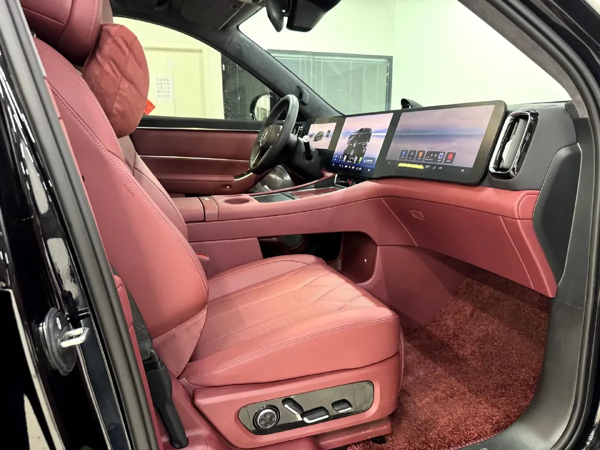 2025 AITO AITO M8 REEV 160HP REEV 53.4KWH,autocango,china used car exporter,china ev exporter,chinese used car exporter,chinese used ev exporter