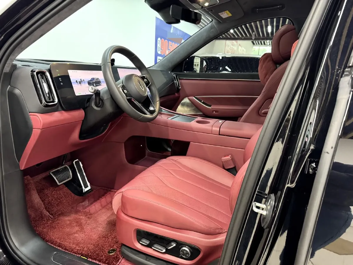 2025 AITO AITO M8 REEV 160HP REEV 53.4KWH,autocango,china used car exporter,china ev exporter,chinese used car exporter,chinese used ev exporter