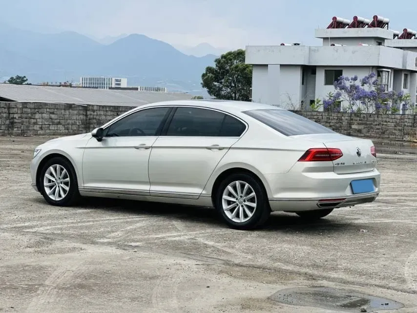 2019 Volkswagen Magotan 2.0T 186HP L4 7DCT,autocango,china used car exporter,china ev exporter,chinese used car exporter,chinese used ev exporter