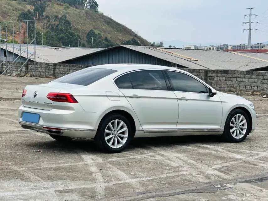 2019 Volkswagen Magotan 2.0T 186HP L4 7DCT,autocango,china used car exporter,china ev exporter,chinese used car exporter,chinese used ev exporter