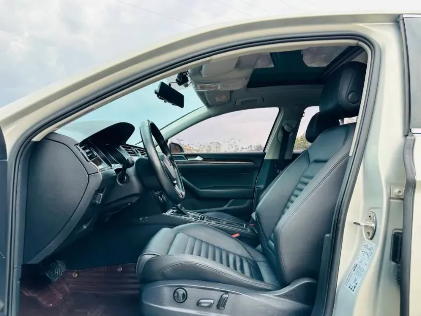 2019 Volkswagen Magotan 2.0T 186HP L4 7DCT,autocango,china used car exporter,china ev exporter,chinese used car exporter,chinese used ev exporter