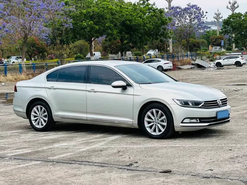 2019 Volkswagen Magotan 2.0T 186HP L4 7DCT,autocango,china used car exporter,china ev exporter,chinese used car exporter,chinese used ev exporter