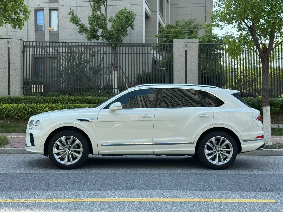 2021 Bentley Bentayga 4.0T 550HP V8 8AT,autocango,china used car exporter,china ev exporter,chinese used car exporter,chinese used ev exporter