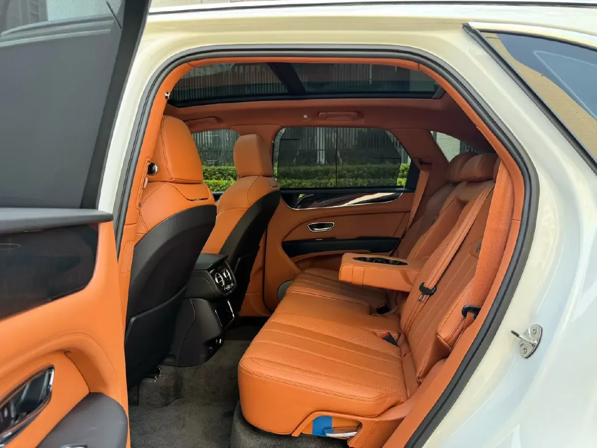 2021 Bentley Bentayga 4.0T 550HP V8 8AT,autocango,china used car exporter,china ev exporter,chinese used car exporter,chinese used ev exporter