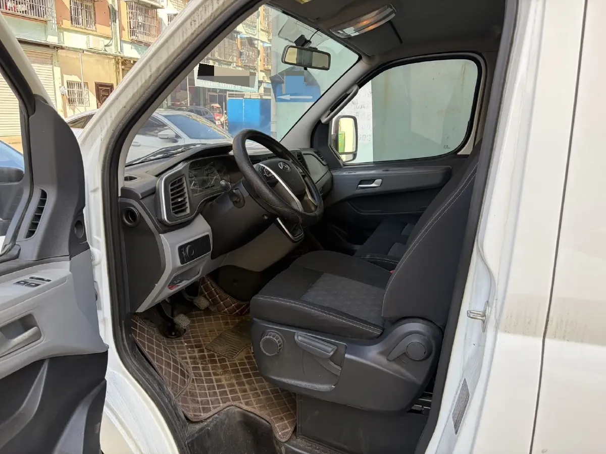 2024 MAXUS XinTu V80 2.0T 147HP L4 6MT,autocango,china used car exporter,china ev exporter,chinese used car exporter,chinese used ev exporter