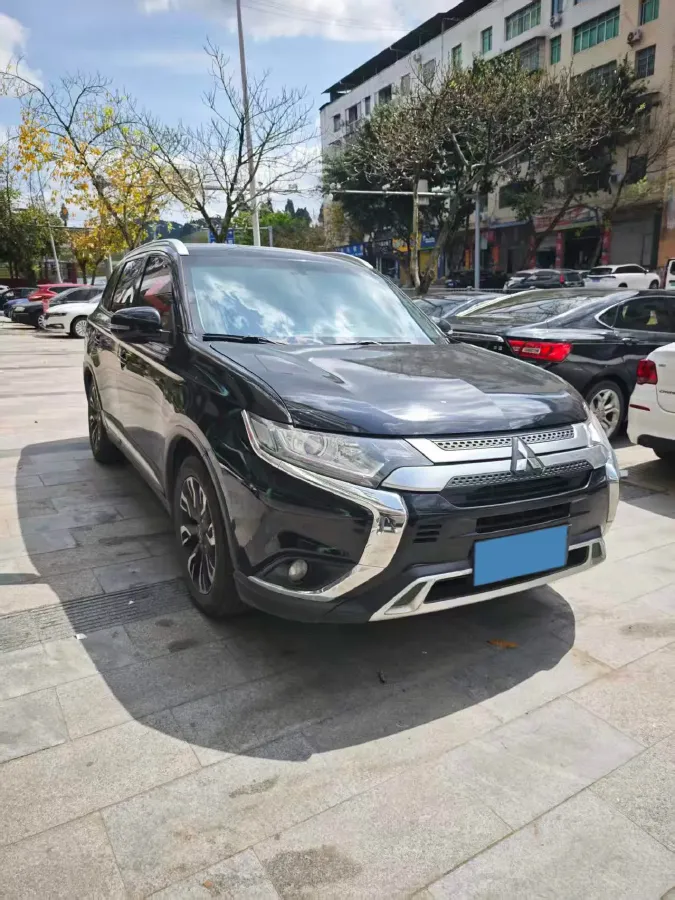 2019 Mitsubishi Outlander 2.0L 166HP L4 CVT,autocango,china used car exporter,china ev exporter,chinese used car exporter,chinese used ev exporter