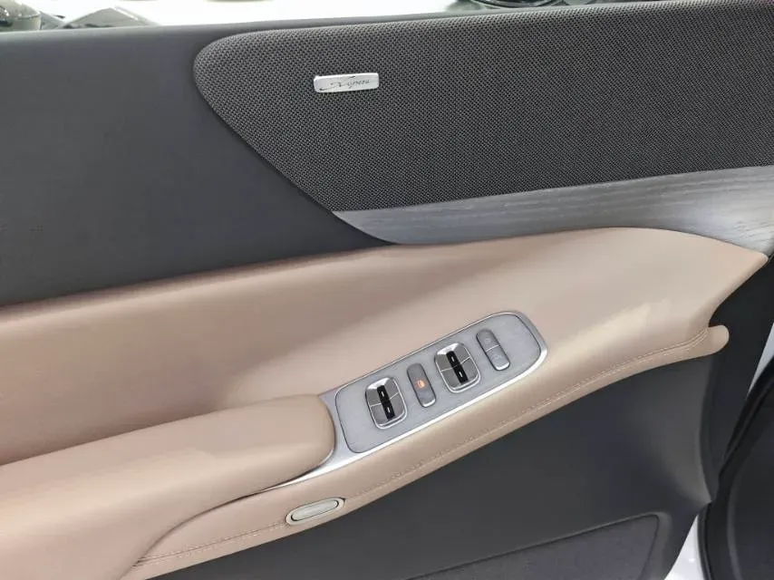 2025 Xpeng X9 BEV,autocango,china used car exporter,china ev exporter,chinese used car exporter,chinese used ev exporter