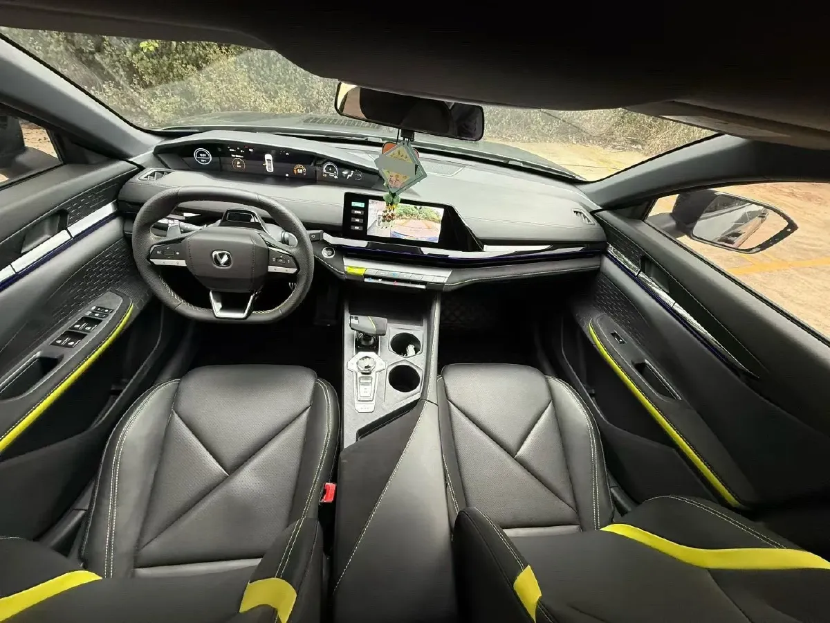 2023 ChangAn UNI-V 1.5T 188HP L4 7DCT,autocango,china used car exporter,china ev exporter,chinese used car exporter,chinese used ev exporter