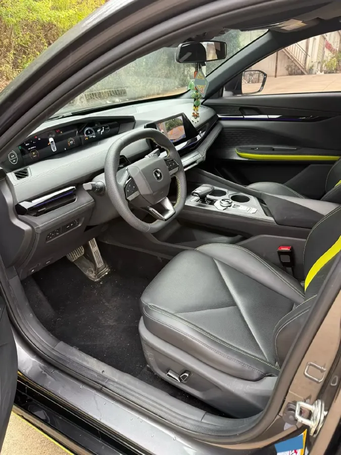 2023 ChangAn UNI-V 1.5T 188HP L4 7DCT,autocango,china used car exporter,china ev exporter,chinese used car exporter,chinese used ev exporter