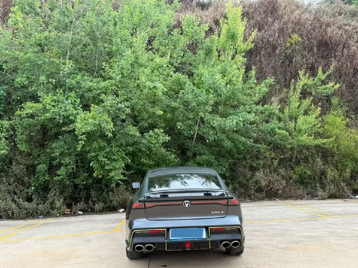 2023 ChangAn UNI-V 1.5T 188HP L4 7DCT,autocango,china used car exporter,china ev exporter,chinese used car exporter,chinese used ev exporter