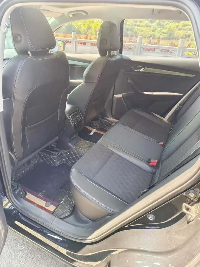 2021 Skoda Karoq 1.4T 150HP L4 7DCT,autocango,china used car exporter,china ev exporter,chinese used car exporter,chinese used ev exporter