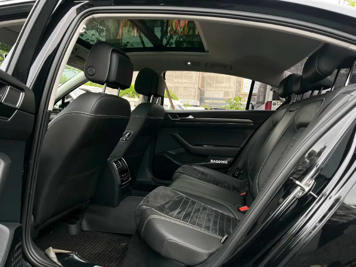 2020 Volkswagen Magotan 2.0T 186HP L4 7DCT,autocango,china used car exporter,china ev exporter,chinese used car exporter,chinese used ev exporter