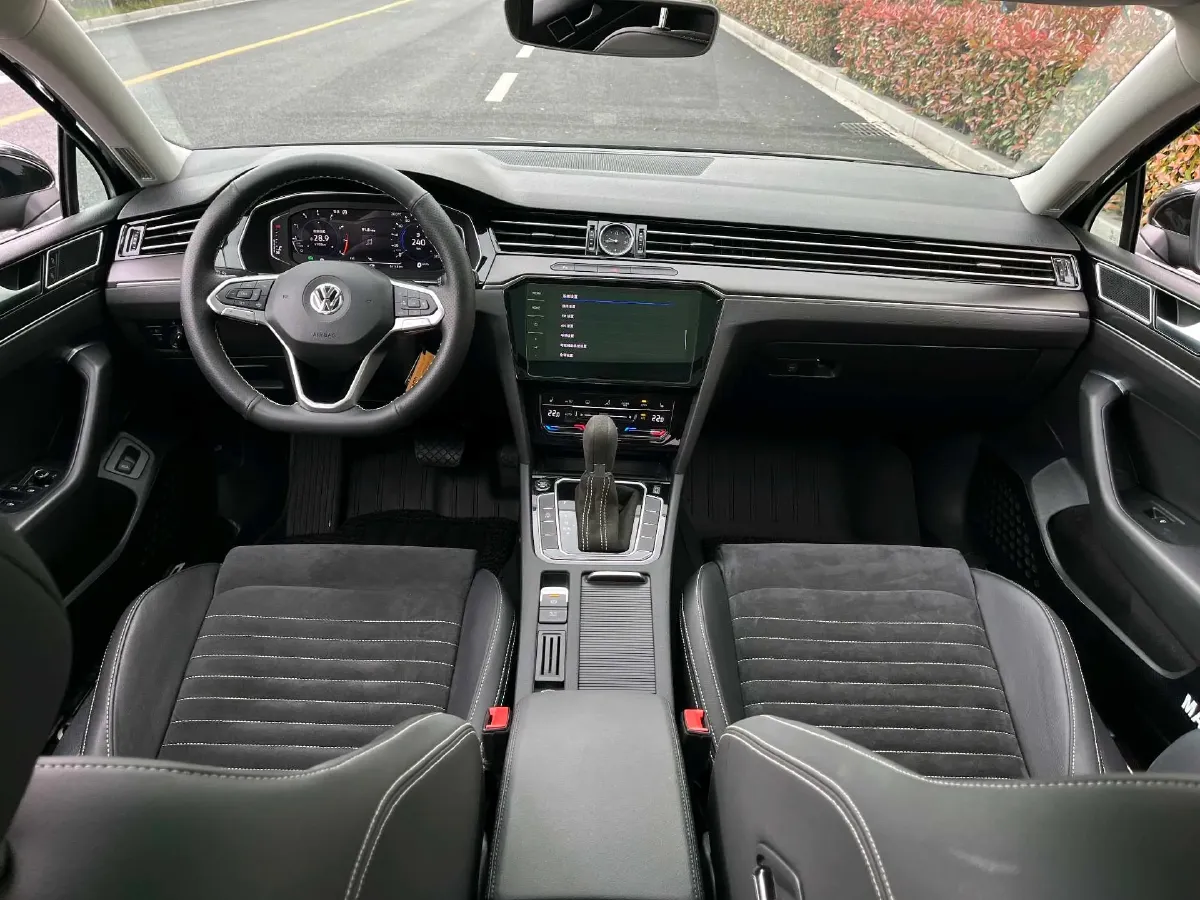 2020 Volkswagen Magotan 2.0T 186HP L4 7DCT,autocango,china used car exporter,china ev exporter,chinese used car exporter,chinese used ev exporter